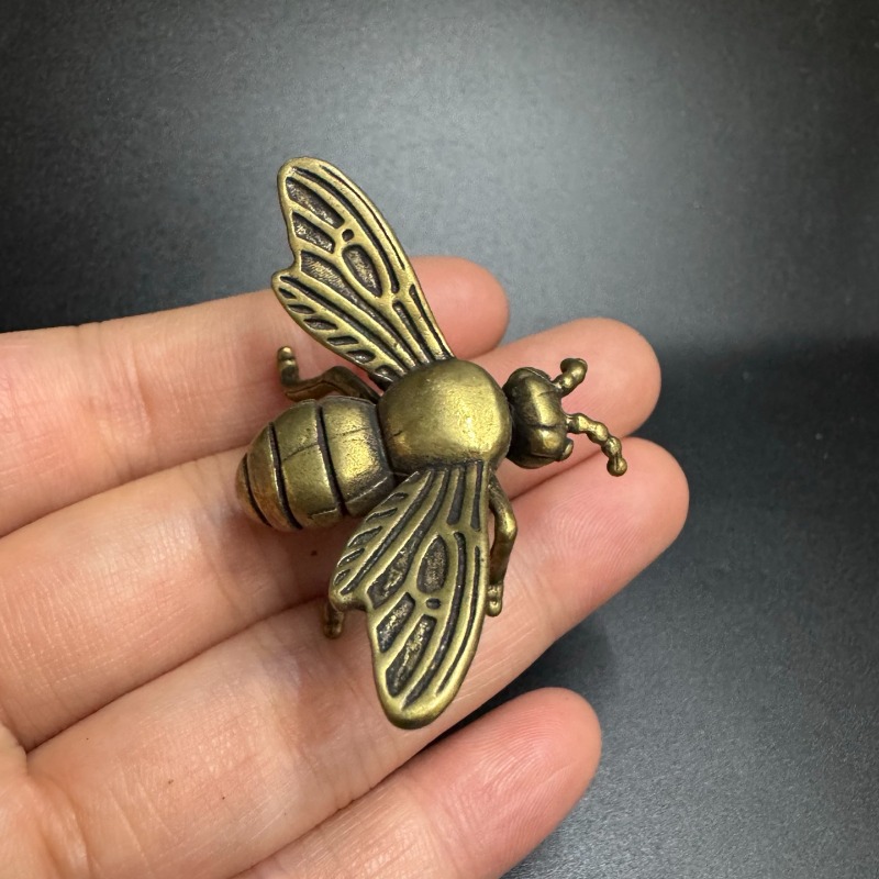 Klassiek retro messing bij klein ornament, prachtige mode