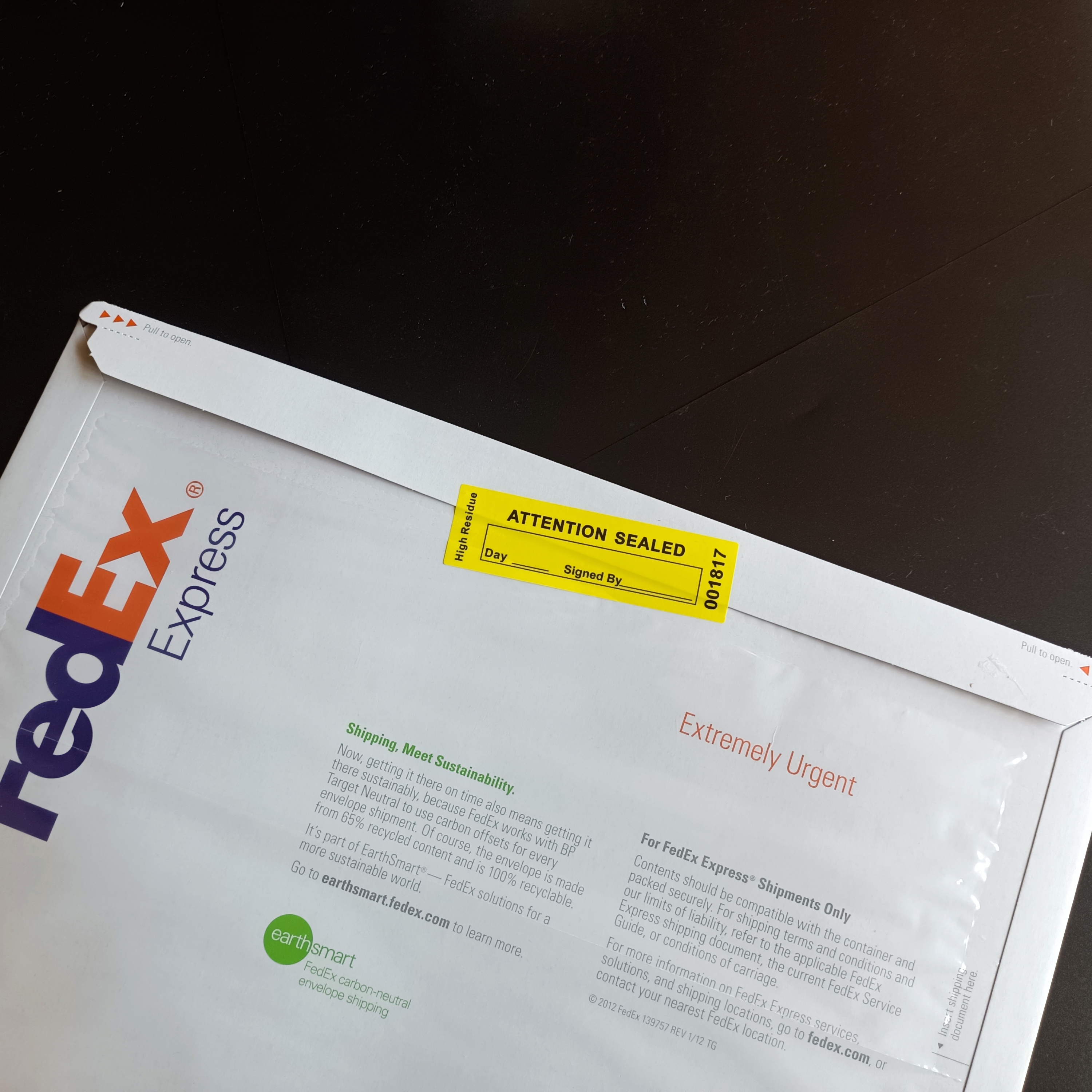 8,5x2,5cm gele Tamper Evident-labels 100% totale overdracht Beveiliging Garantie ongeldig stickers met serienummers zegelsticker