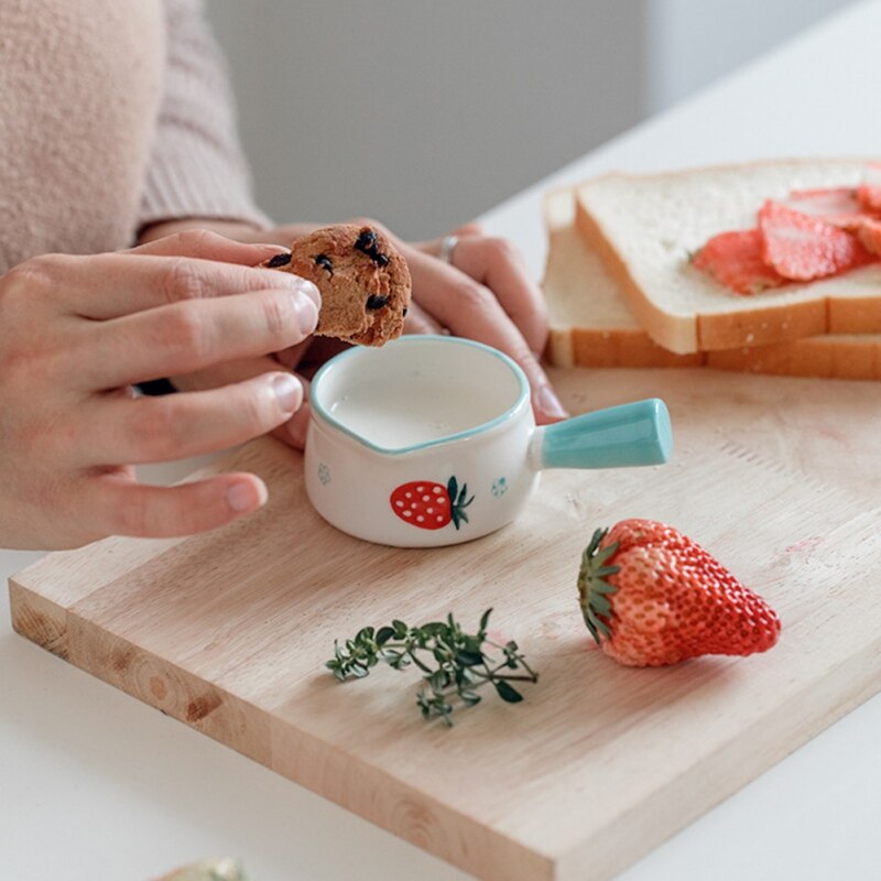 Recipiente cerámico para leche 50ML, cocina antiadherente, Mini olla para leche, utensilios de cocina, Cute jarra de leche de fresa con mango, platos de inmersión para ensalada