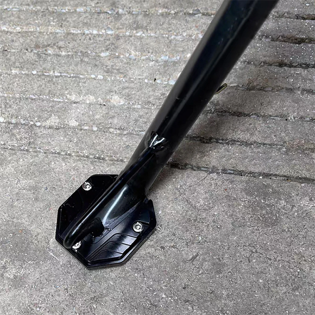 1 stks CNC Aluminium Motorfiets Kickstand Extender Voet Zijstandaard Extension Pad Anti-slip Ondersteuning Plaat Vergrote Basis