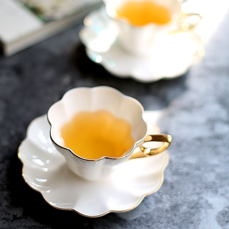 Tejp fat guld keramik blomma tekopp eftermiddagste engelsk svart mugg kaffekopp europeisk stil kopp självrörande mugg