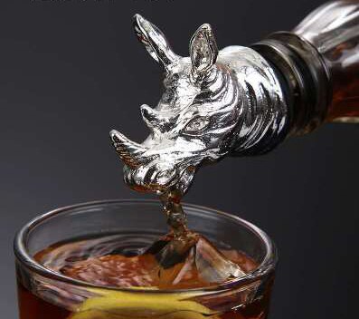 1PC Bar decoration accessories nightclub bar counter accessories red wine pourer zinc alloy rhino lion head wine stopper: rhinoceros   silver