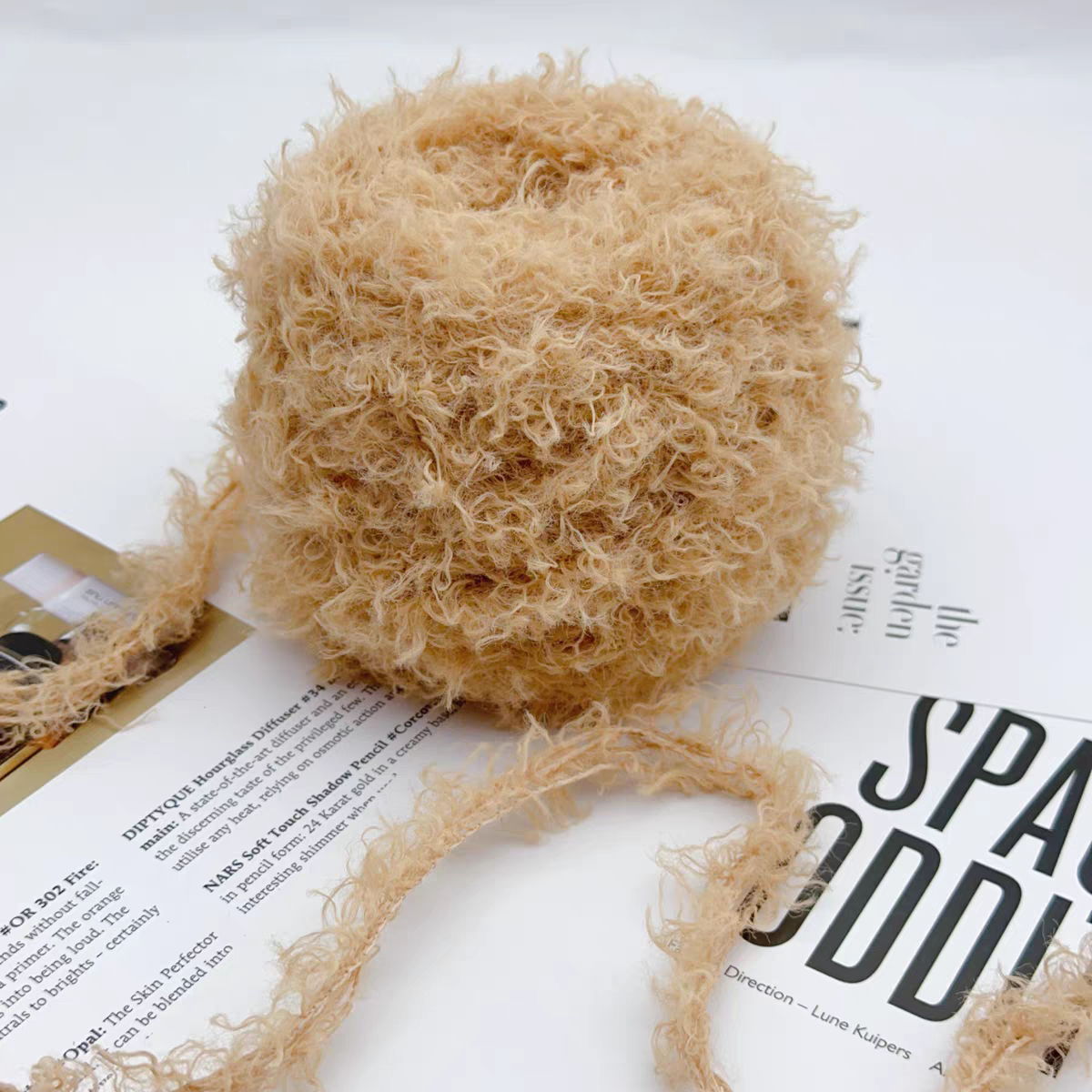 Langhåret teddybjørnfløyelsrull med , 50g tråder, håndlaget heklet teddybjørn, søt dukke, nøkkelringmateriale, tråd: Brun