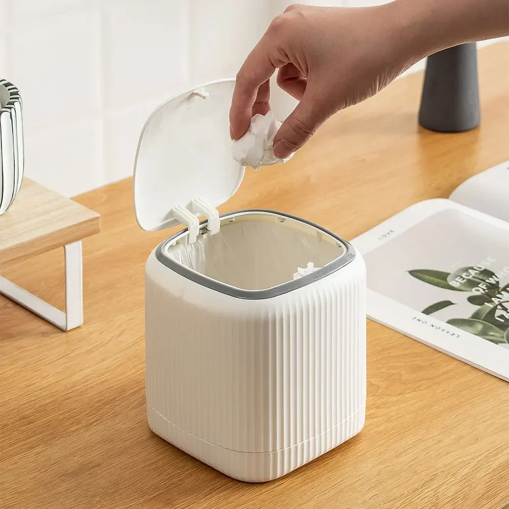Mini prullenbak met deksel voor op het bureau, dubbele prullenbak voor buiten, opbergdoos voor slaapkamer, kantoor of bureau, gemaakt van duurzaam plastic, huishoudelijke artikelen