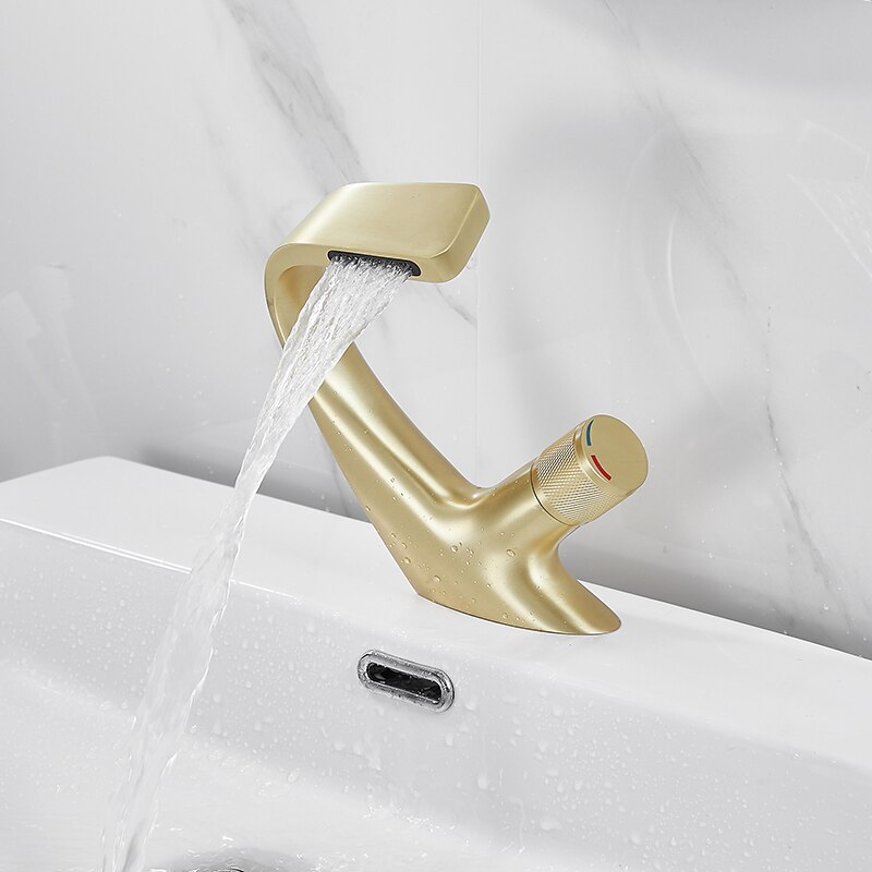 Massiv mässing köksblandare borstad svart badkran mässing enkelhållare enkelhåls handfat blandare vattenkranar, mattsvart: E