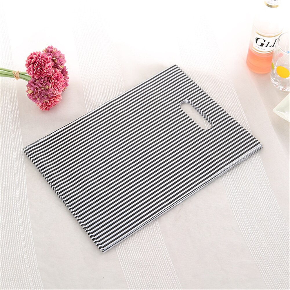 100 unids/pack bolsas de plástico blanco y negro de Rayas Boutique paquete para boda de 15*20CM
