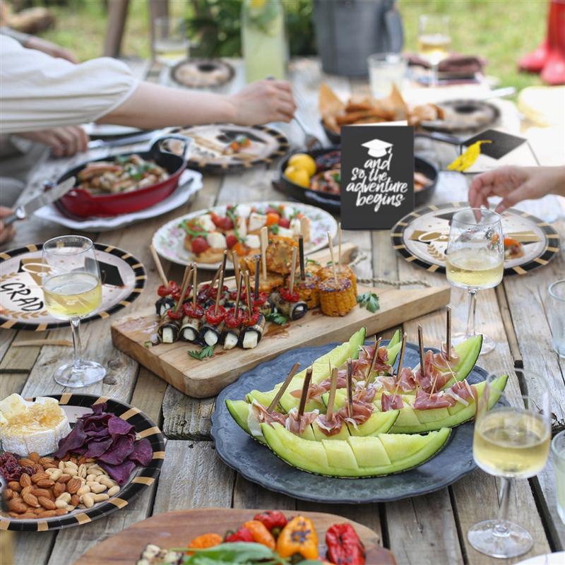 Amosfun 30 stuks ronde wegwerp papieren dinerborden voor afstudeerfeestjes
