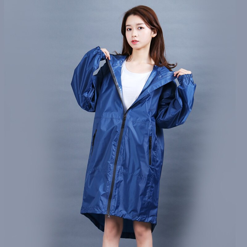 Lange Dünne Regenmantel Frauen Männer Wasserdichte kapuze Rucksack Regen Mantel Ponchos Jacken mantel Weibliche Chubasqueros Große Größe: Navy blue / L