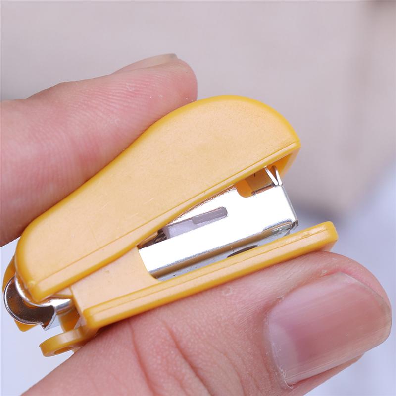 10pcs Cute Mini Desktop Staplers Hand Stapler Office Home Stapler with Staple (Random Color)