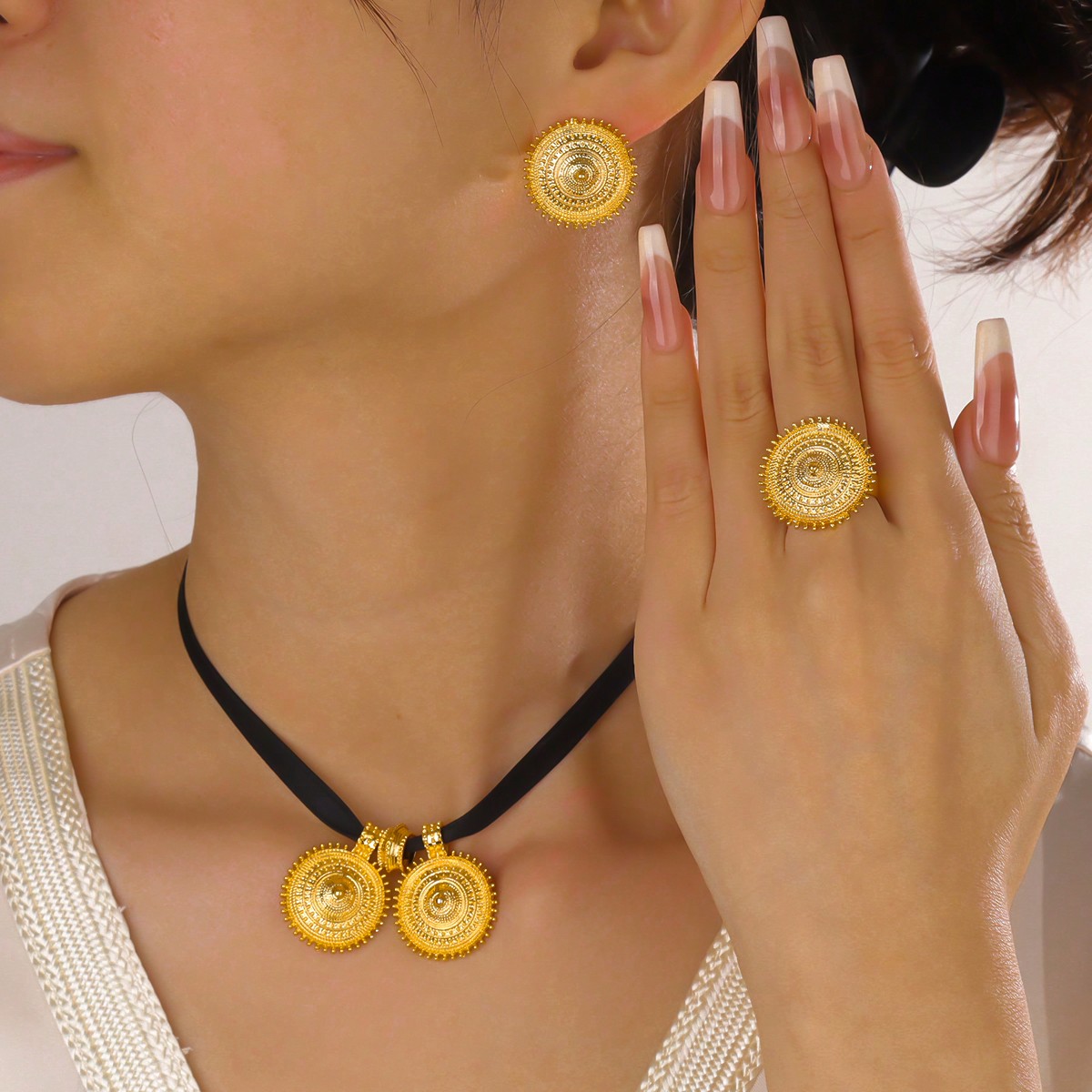 Ensemble de bijoux plaqué or 24 carats pour femme, collier ras du cou ruban noir, boucles d'oreilles, bague, pendentif, de fête pour les patients de mariage,: Couleur or jaune pâle