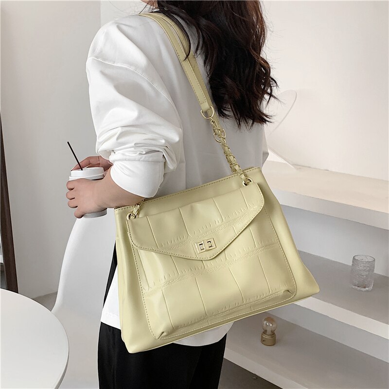 Vrouwen Schoudertas Grote Capaciteit Eenvoudige Handtas Lock Front Flap Vrouwelijke Tas