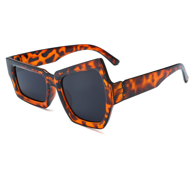 Occhiali divertenti con sopracciglia rialzate su un lato occhiali da suola anca salto moda personalità irregolare occhiali da suola UV400 per uomo donna: Viola