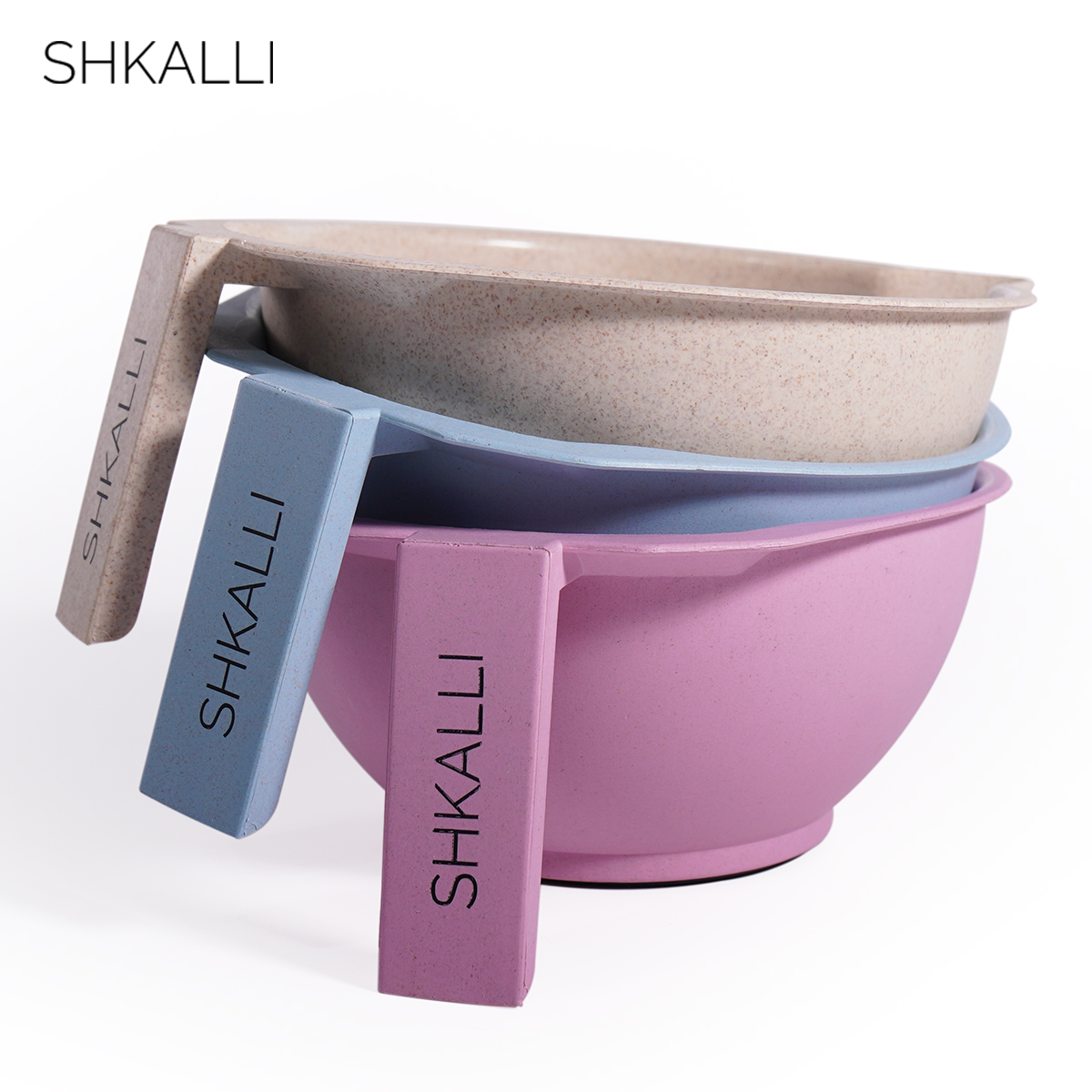 Cuenco para teñir el cabello, cuenco para mezclar y mezclar tinte para el cabello para teñir el cabello, herramientas para teñir el cabello en estudio de peluquería.