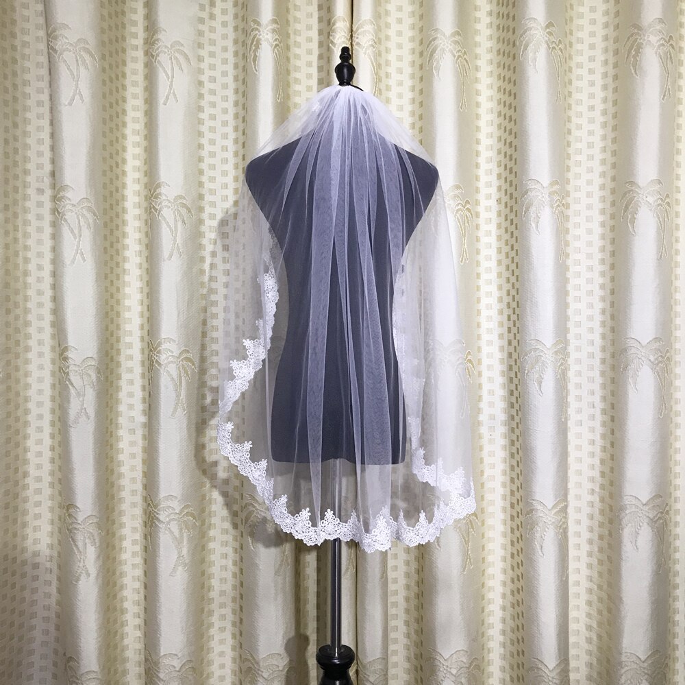 Short Tulle Bridal Veils Ivory Lace Applique Short Fingertip Length 80CM Wedding Bridal Veils With Comb