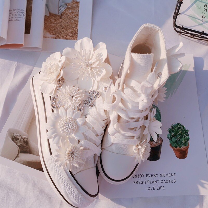 Printemps à la main fleurs chaussures de mariage femme hauts toile plate-forme baskets Bling strass chaussures plates vulcanisées