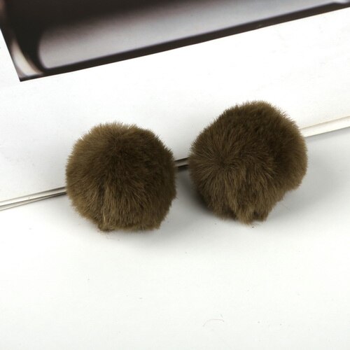 18 st/lot 4cm flerfärgad fluffig söt pom pom porte klave för kvinnor väska charm leksaker härlig päls boll pompom för nyckelring material: Olivgrön