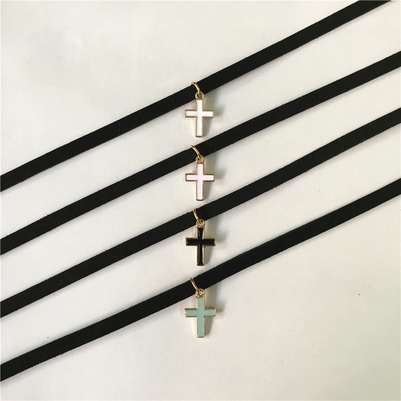 Gargantilla gótica Retro, Collar Punk de terciopelo negro para mujer, Collar con colgante de Cruz corta, joyería, bisutería, al por mayor