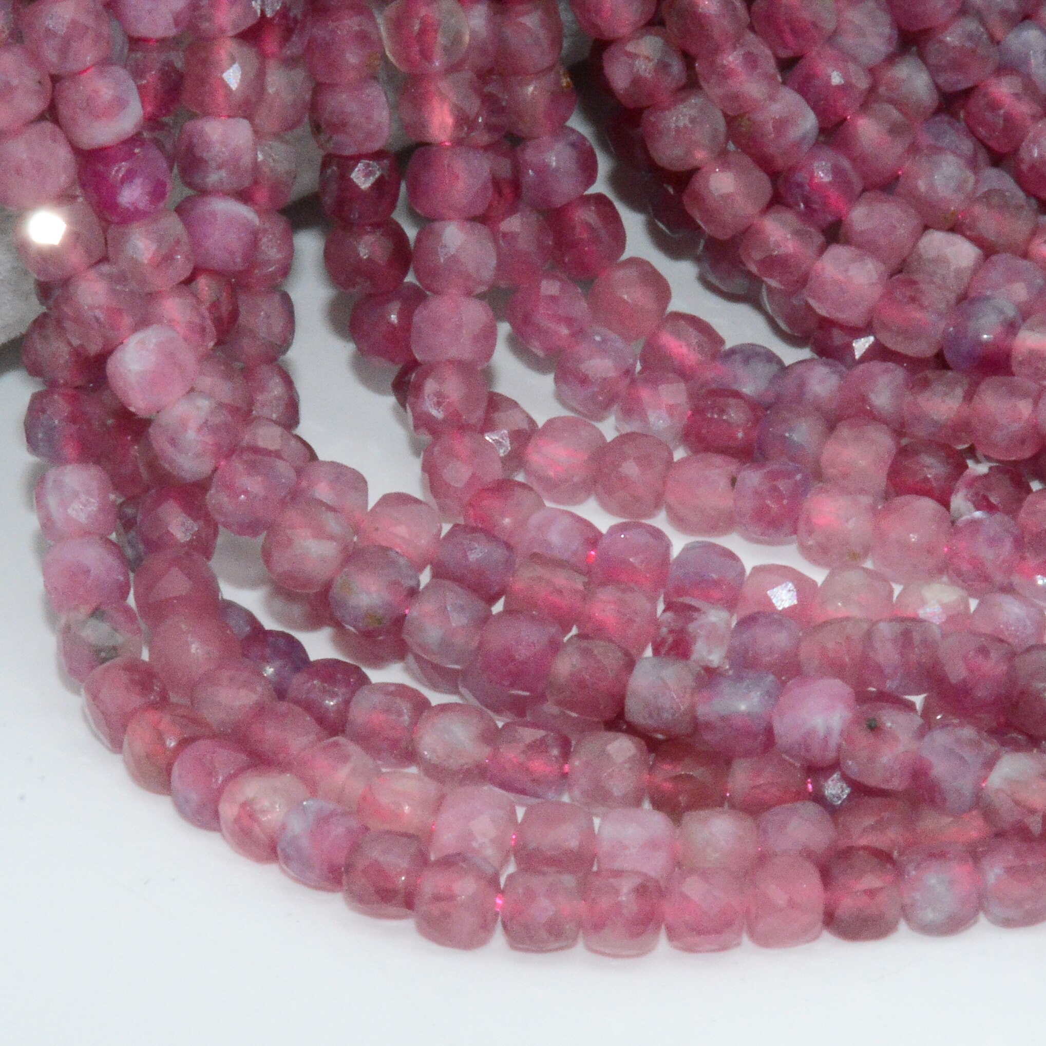 Natürliche Rosa Turmalin Facettiert Unregelmäßigen Cube Bead 4,2mm ~ 4,5mm