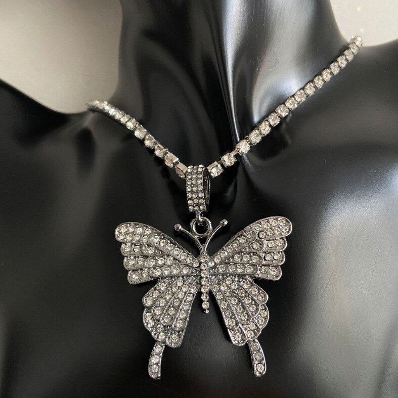 Halskjede for kvinner vintage elementer tilbehør for kvinner sommerfugl form halskjede estetisk anheng halskjede: Svart