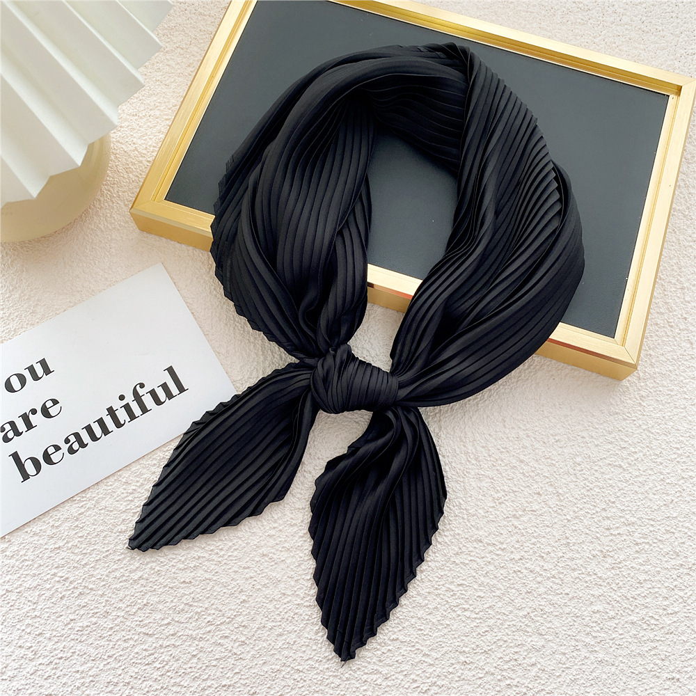 Bufanda de seda satinada pequeña para mujer, pañuelo triangular plisado de Color sólido para el cuello, banda para el pelo, lazos, Foulard femenino: Negro