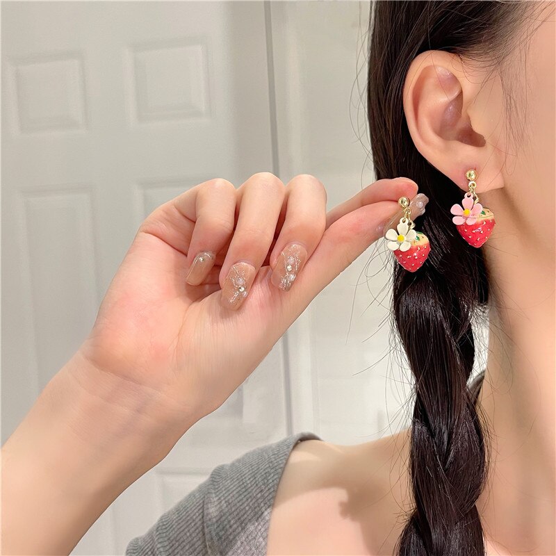 1Pair Delicate Red Strawberry Pink White Alloy Flower Dangle Earrings for Women Girls Sweet Cute Earrings Jewelry