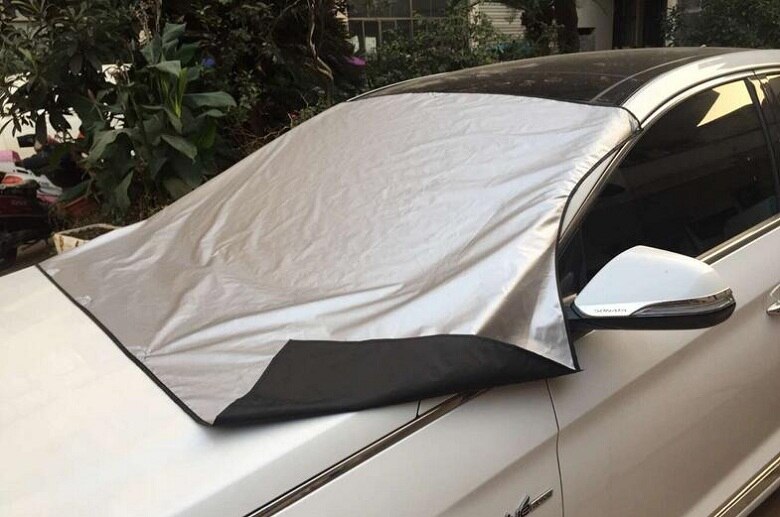Bilvinduesdæksel parasol snedæksler med magnet stcikerreflekterende folie til alle bilruder forhindrer frost / tåge anti-uv