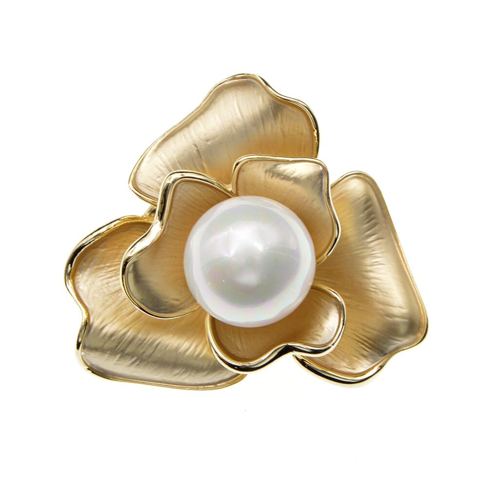 CINDY XIANG Matte Gold Color Pearl Flower Brooches For Women Eegant Luxury Brooch Pin 2 Colors Available High Qualiry: gold