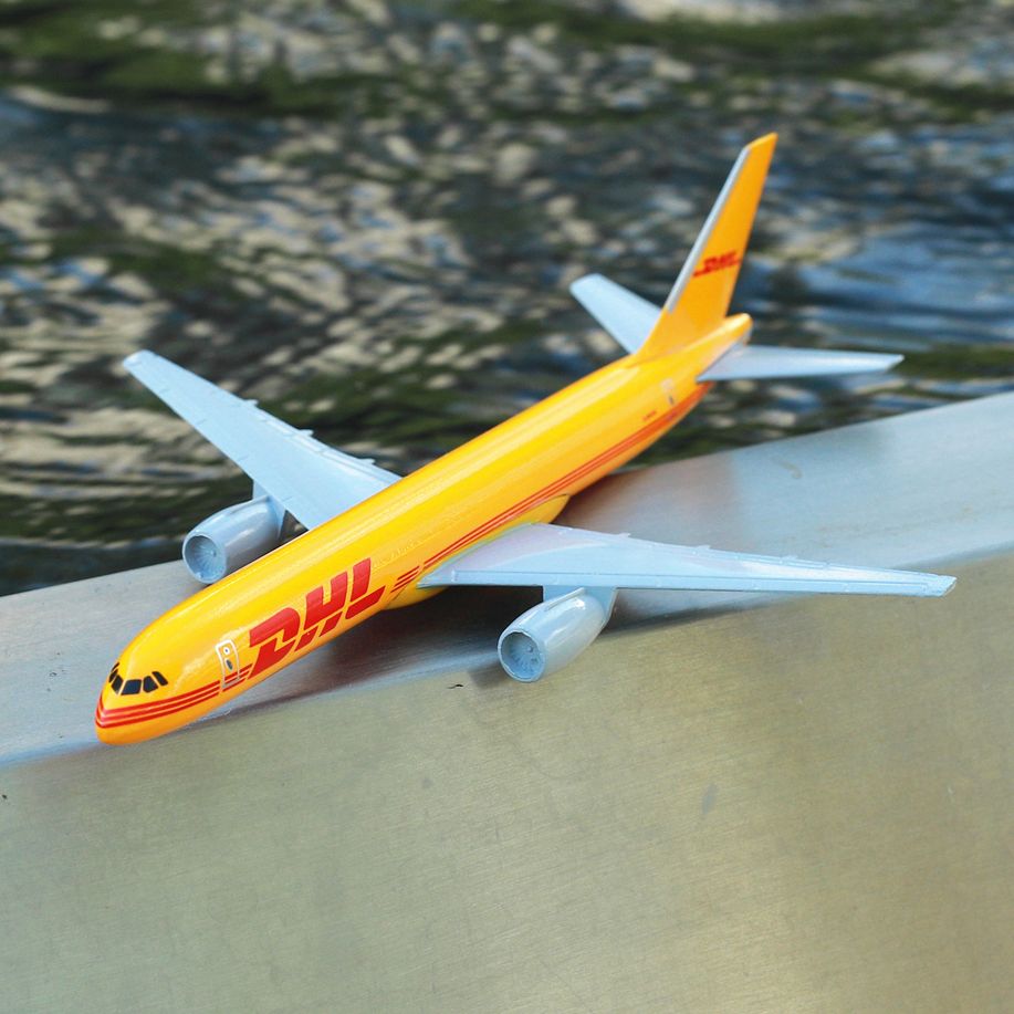 DHL Boeing 757 Cargo Aircraft Alloy Diecast Model 15cm Aviation da collezione in miniatura Souvenir Ornament con supporto