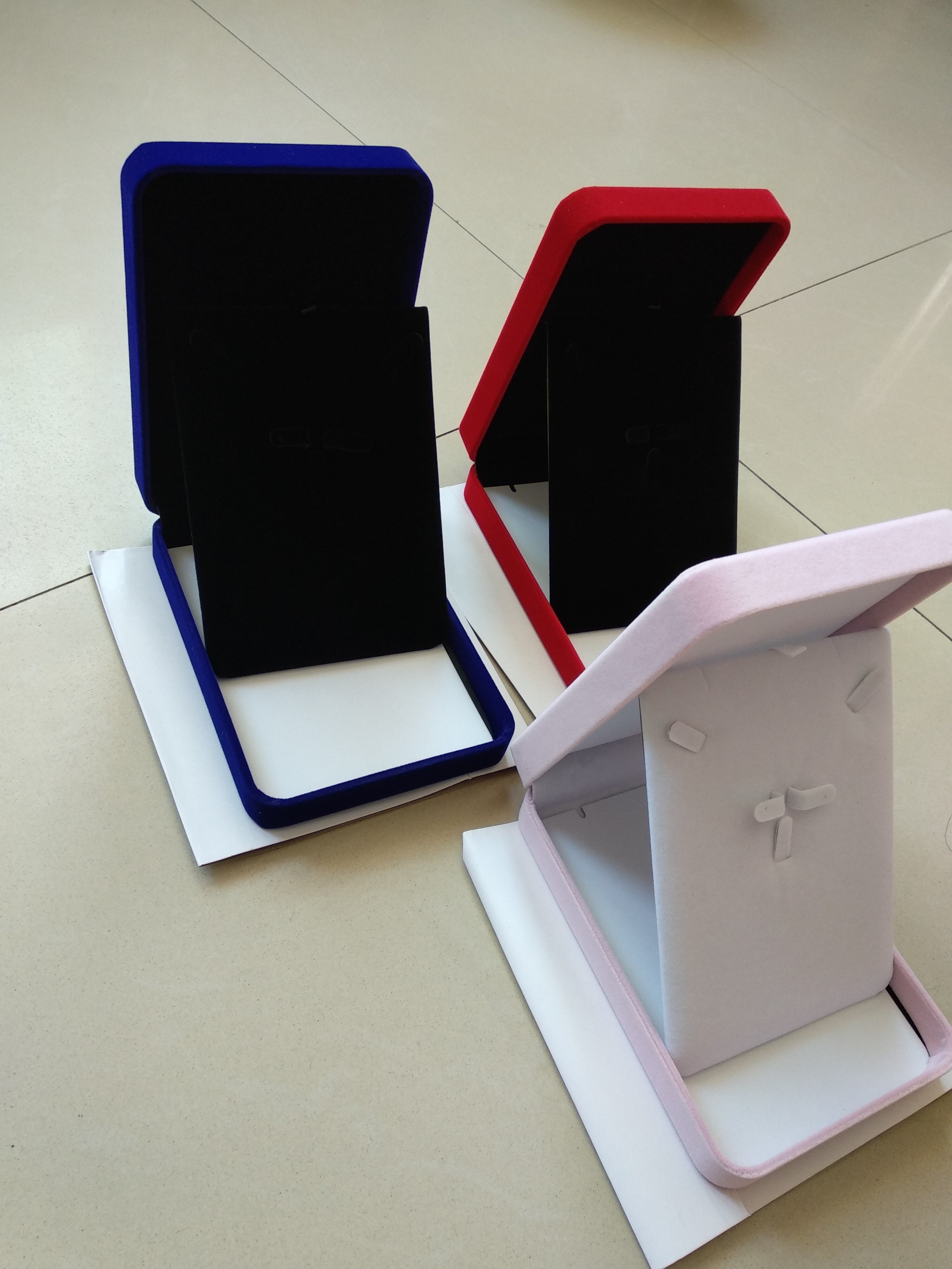 Jewelry Box - 17x12x4cm - Velvet Gift Case - Display Storage for Necklace, Set
