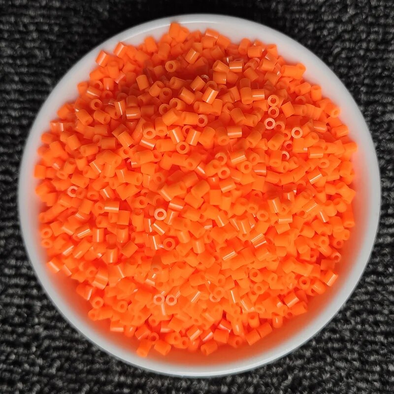 1000 sztuk/paczka 2.6mm Mini koraliki bezpiecznikowe Pixel Puzzle koraliki do topienia żelaza do tworzenia biżuterii DIY wysokiej jakości ręcznie robiona zabawka edukacyjna: Burgundowy