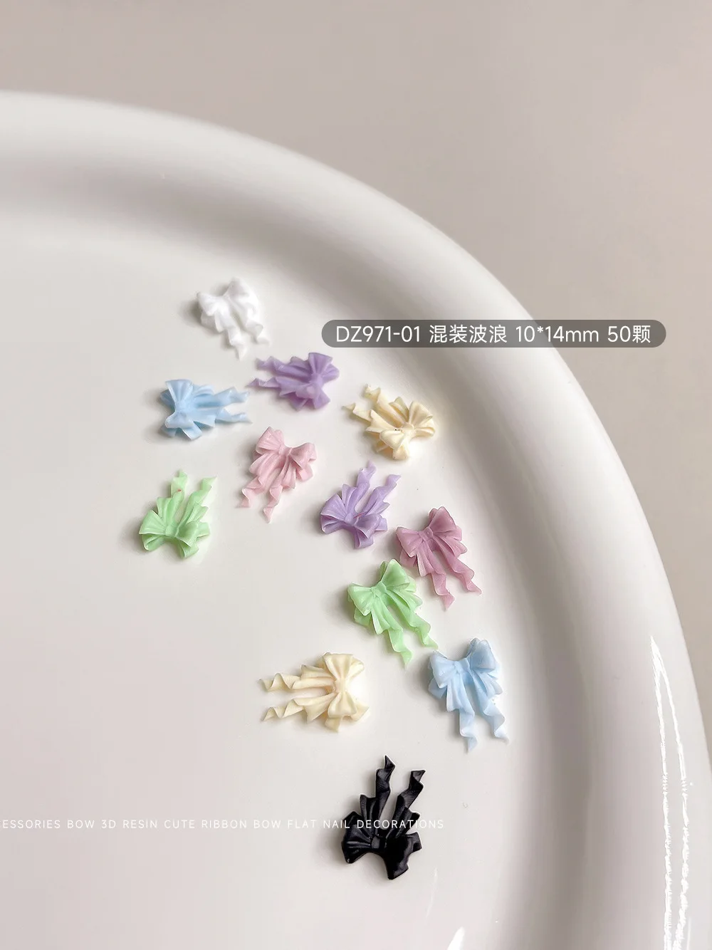 20 Stück 2 Größen Bunte Schleifen 3D-Harz-Nagel-Reize Dekorationen Lange gewellte Schleife NäGel Zubehör Japanische Nagelkunst Niedliche Teile: Weiß