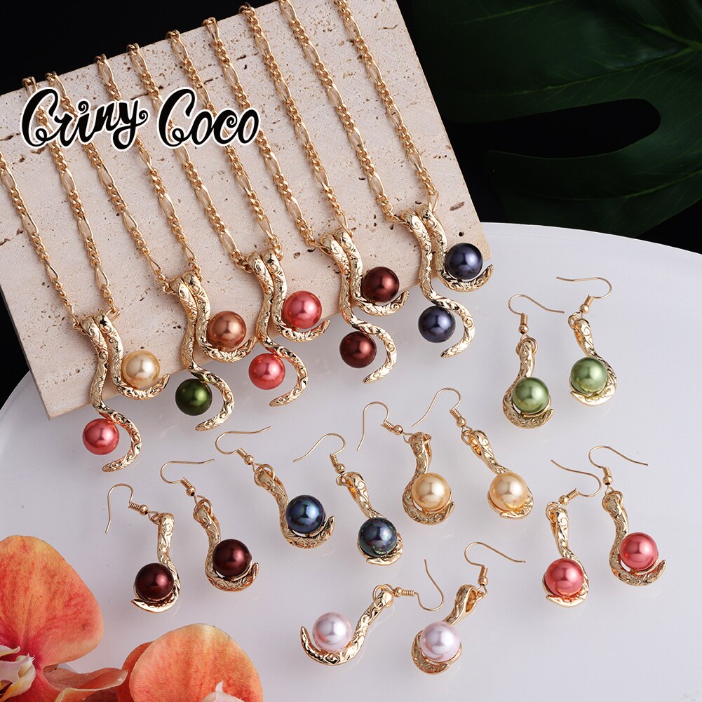 Schmucksets mit bunten perlen, anhängern, ohrringen und halsketten von coco hawaiian pearl – perfekt für damen, partys und hochzeiten.