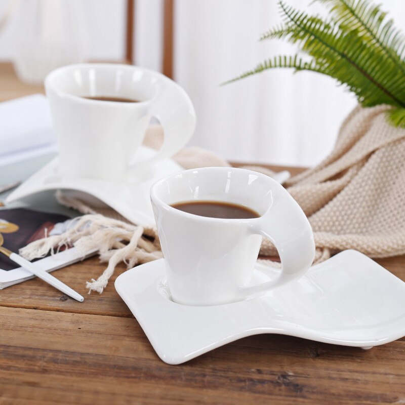 Ensemble tasse à café en céramique avec soucoupe ondulée et cuillère, petite tasse de luxe européenne pour Couple, tasse à lait en porcelaine blanche, tasse à thé de bureau