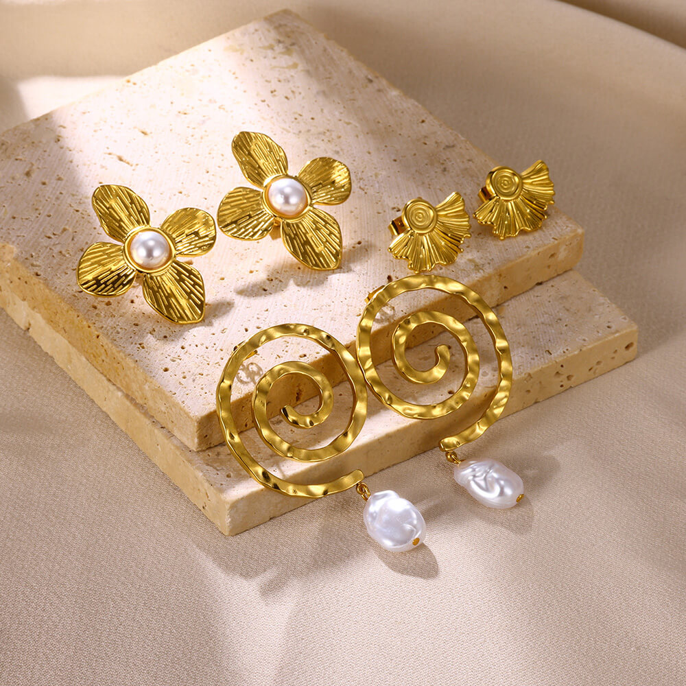 Pendientes delicados de flores para mujer, concha de Color dorado, acero inoxidable, resistente al agua, joyería Bohemia para el sol, Aretes de perlas de Navidad bonitos