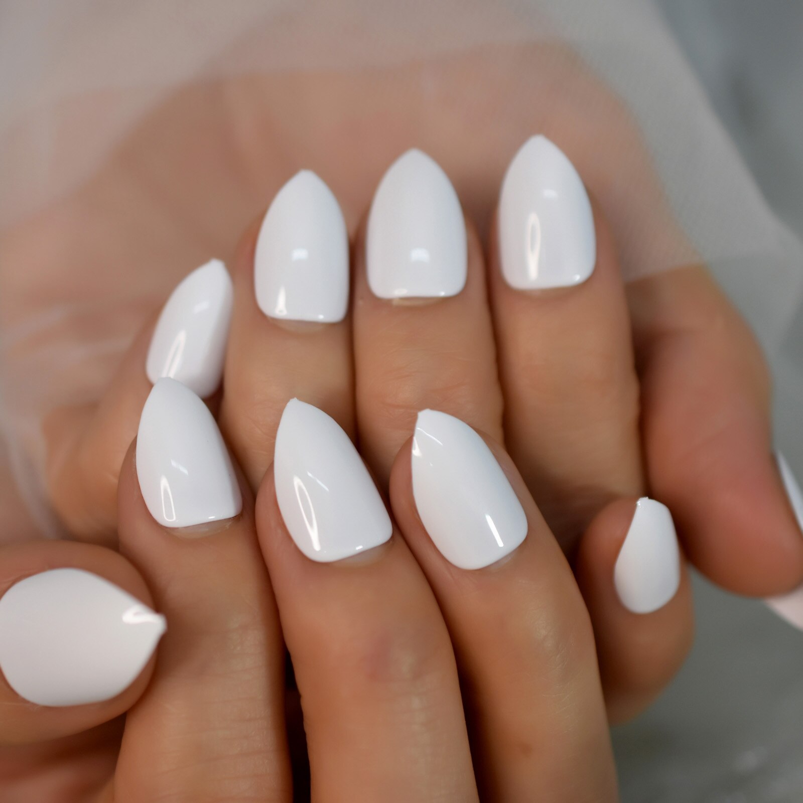 White Color Choose Able Sharp Stiletto Acrylic Fingernails Art Full Cover Nails With Tabs Short Version