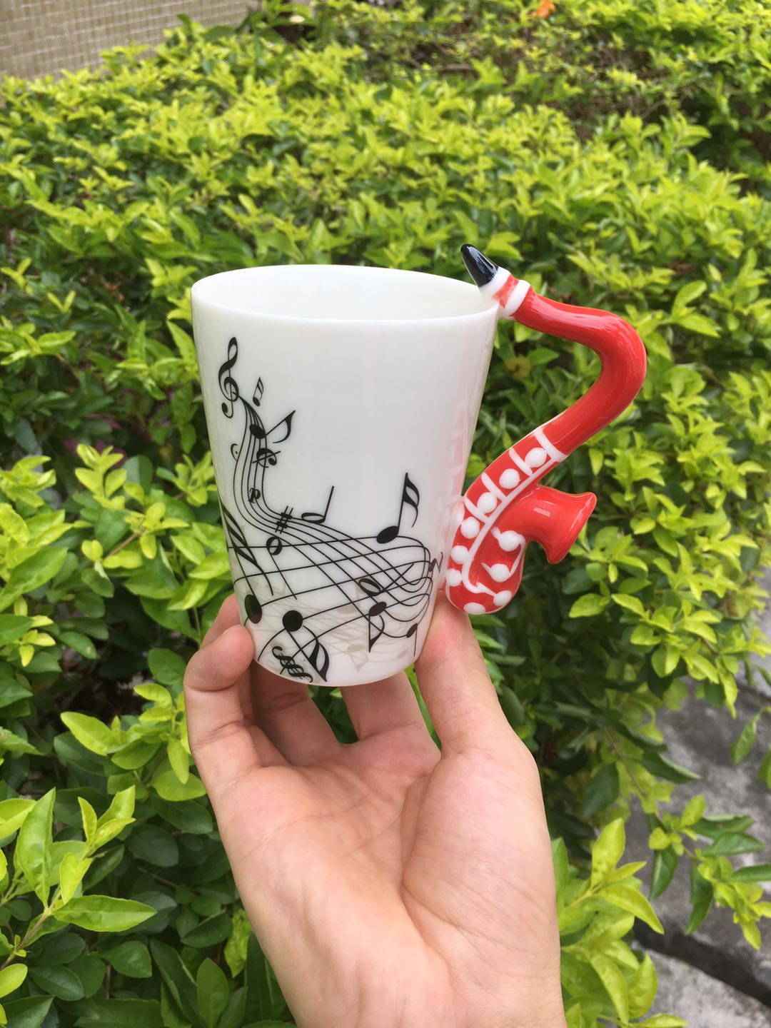 Instrumento musical de cerámica de , tazón taza con mango,: Saxophone