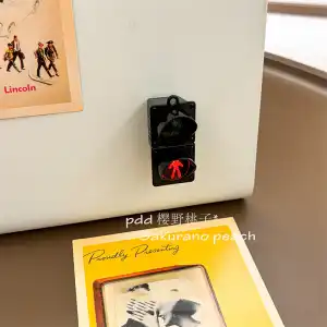 Imán de nevera con semáforo de simulación en miniatura, decoración creativa para el hogar, pegatina para puerta de refrigerador con función de iluminación