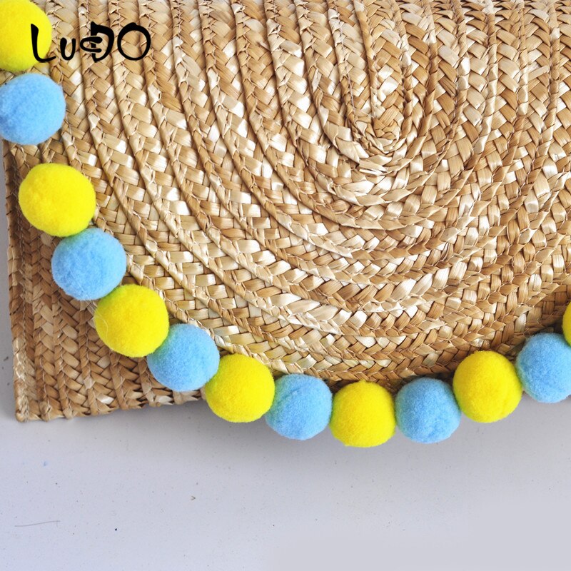 Bolso de paja para mujer, bolsa de mano tejida, paja de trigo trenzada, Bola de piel, decoración de verano salvaje, informal,