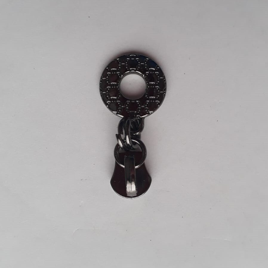 Zwarte metalen rits, ritsschuif, handgemaakt naaien, knutselen, kledingaccessoire