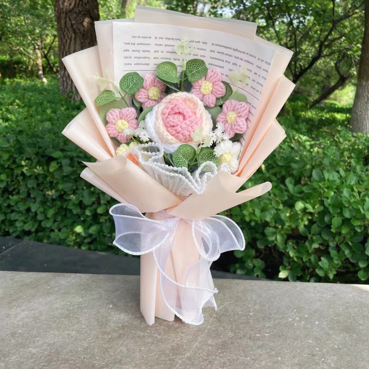 Afgewerkte gebreide bloemen Zonnebloemen gehaakt boeket Creatieve gebreide bloemen Valentijn Moederdag Verjaardag Afstudeercadeaus: WHITE