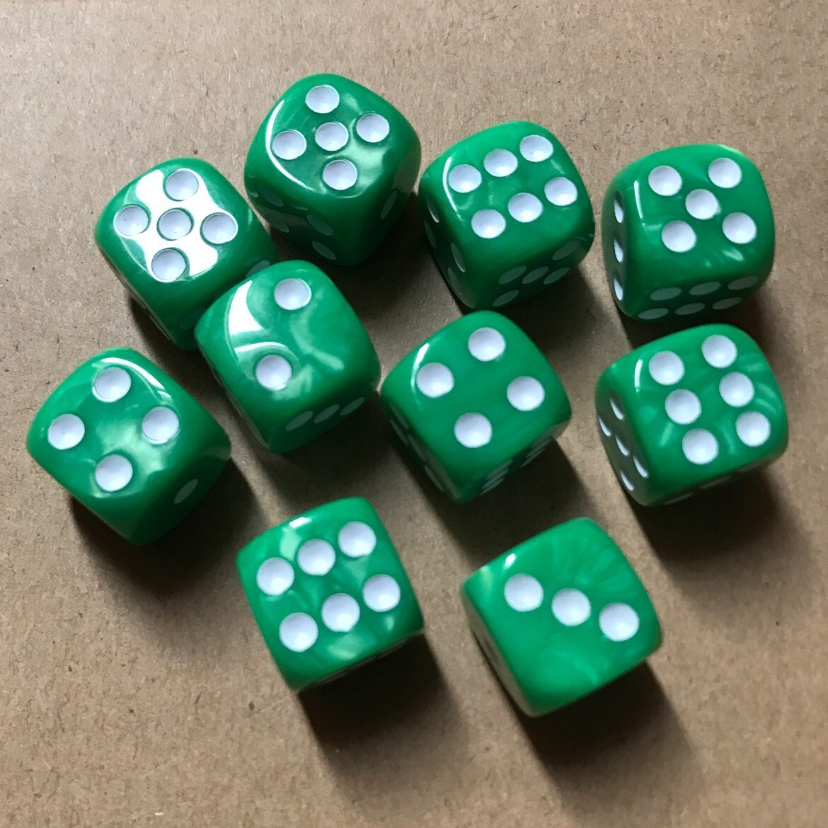 10pcs/set Round Corner Pearl Gem Dice 6 Sided 16mm Dice Playing Table Board Bar Games Party Funny Tools Entertainment Supplies: green