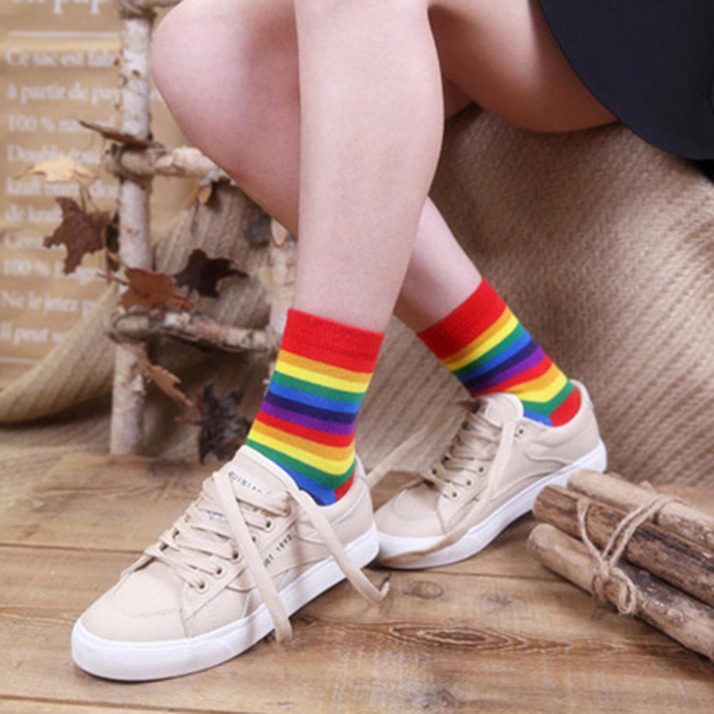 1 paar Baumwolle Elastizität Schweiß Lange Socken Kinder Candy Farbe Regenbogen Gestreiften Sportliche Meias Casual Mädchen Retro Harajuku Socken