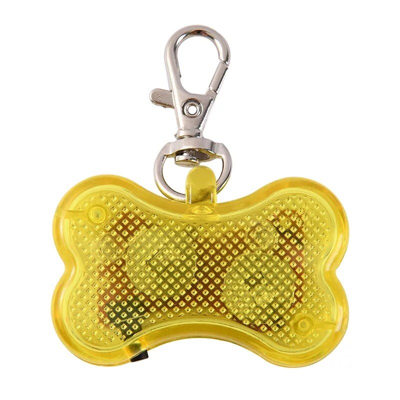 Collar de seguridad nocturna para perro, colgante brillante, luces LED Flash, accesorios para mascotas, brillante en la oscuridad: YELLOW