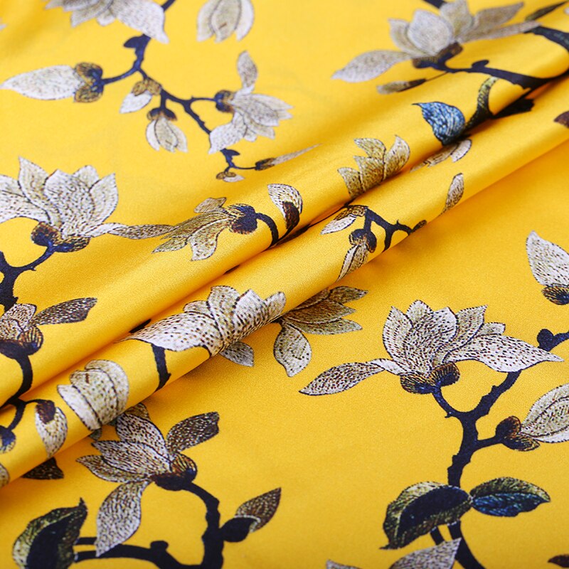 Gul silke charmeuse stretch satin stof til kvinder kjole med blomst i lys farve