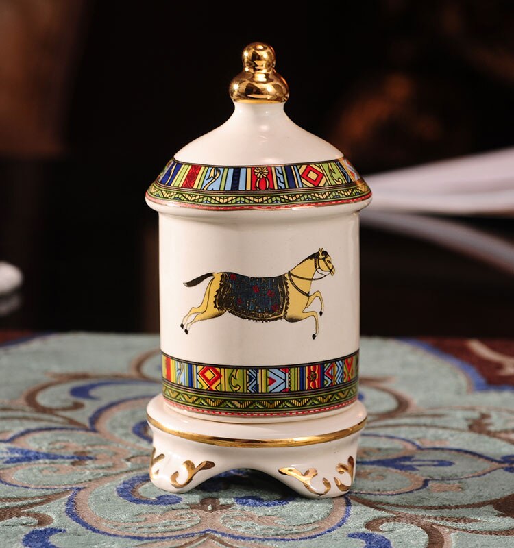 Europeisk porslin bomullspinne dispenser häst tandpetare hållare distributör dekorativ behållare hem restaurang bar bord dekor: Mång
