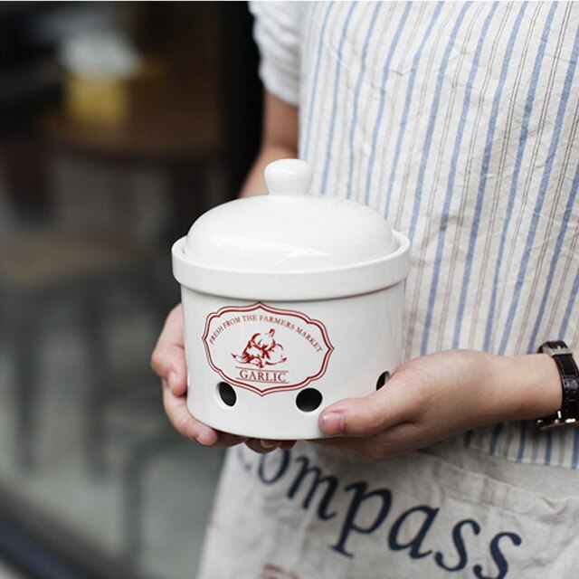 Simple Household Kitchen Ceramic Storage Tank Potato Onion Can Garlic Can Air Storage Tank with Cover: Garlic Pot Small