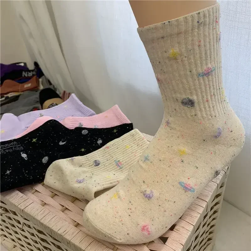 Calcetines divertidos con de estrellas y Luna para mujer, calcetín de tubo espacial con planeta Harajuku, colorido, dulce, cálido, informal, ropa de calle Meias