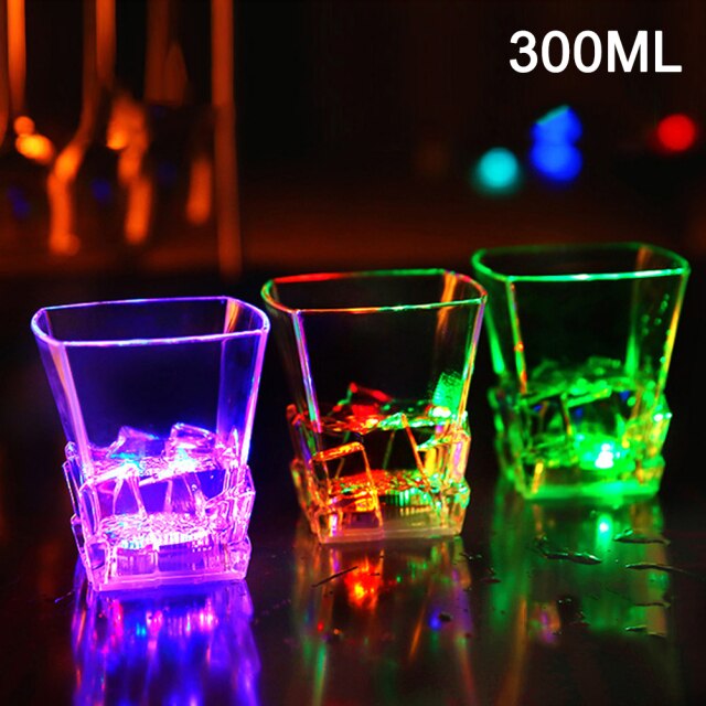 Die leuchtende tasse ist eine helle LED-blitz tasse mit wasser und farbe sensor farbwechsel tasse Neue Drachen tasse регулятормощности: Fangding Cup
