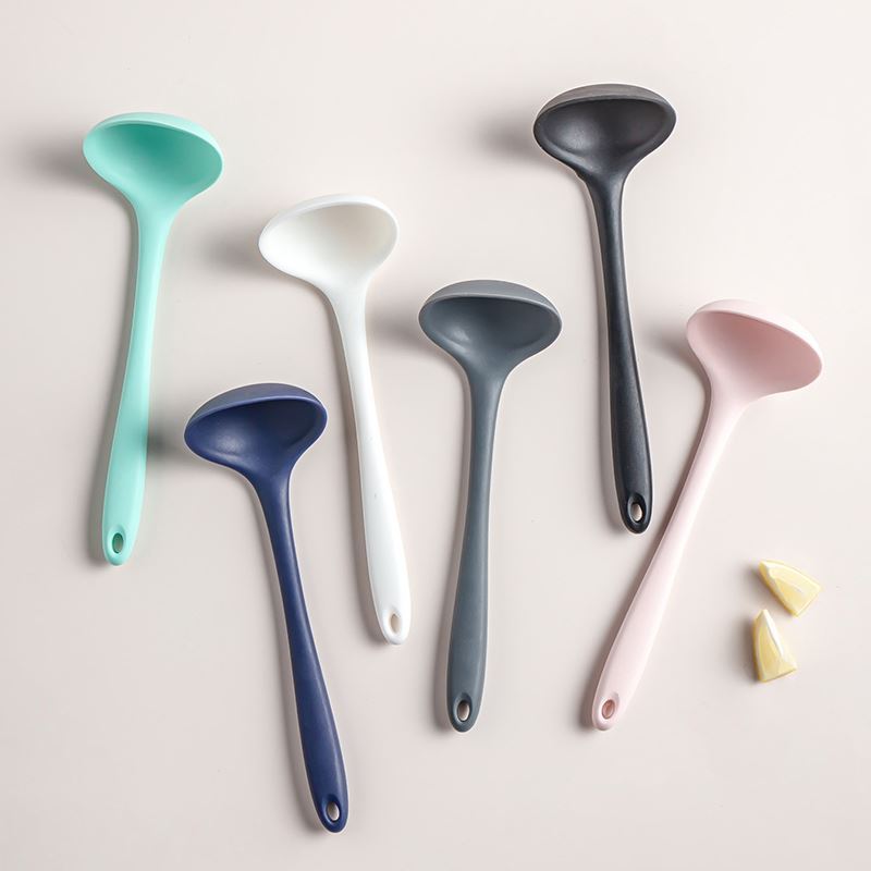 Silicone Ladle Soup Spoon Non-stick Curved Handle Unbreakable Big Round Scoop for Dinner Kitchen Dining Tool Tableware