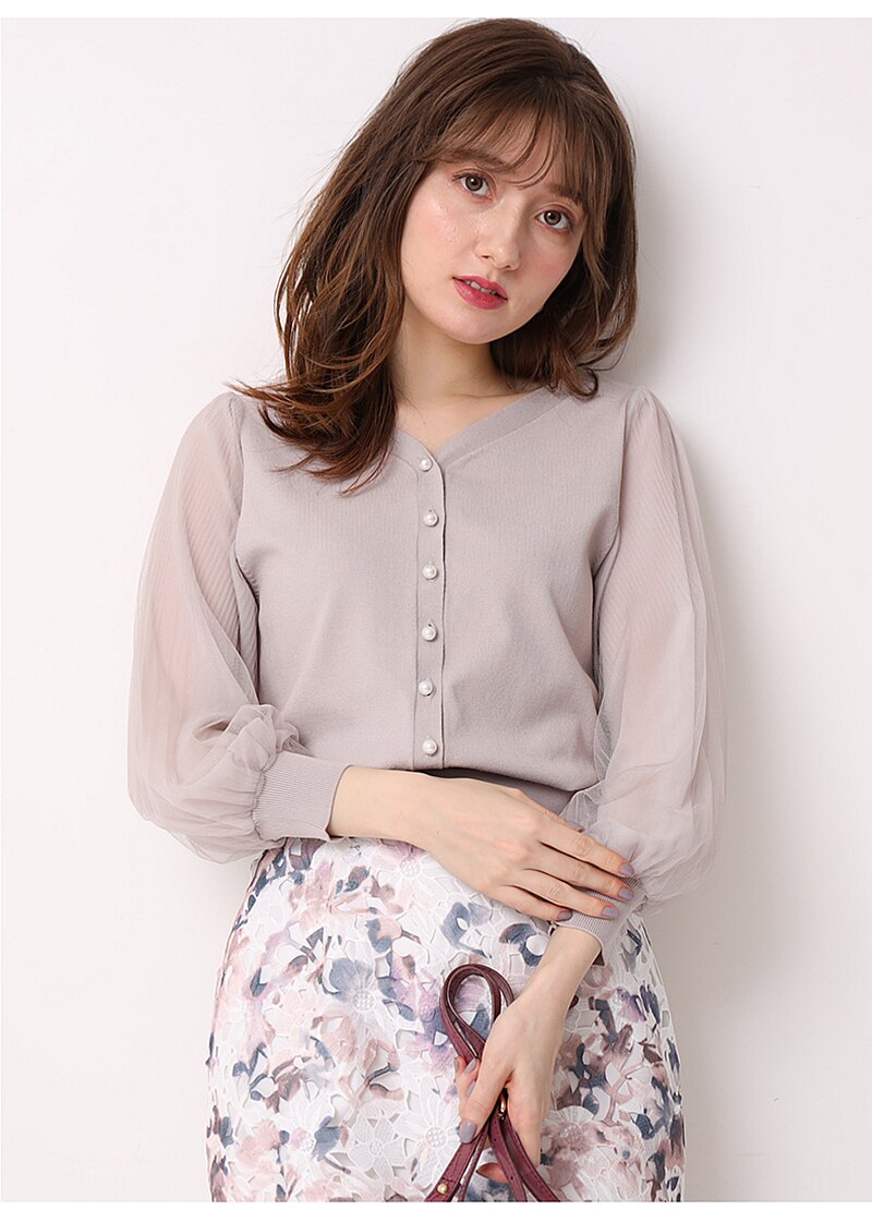 Blusa de gasa con manga abombada y cuello en V, producto de primavera